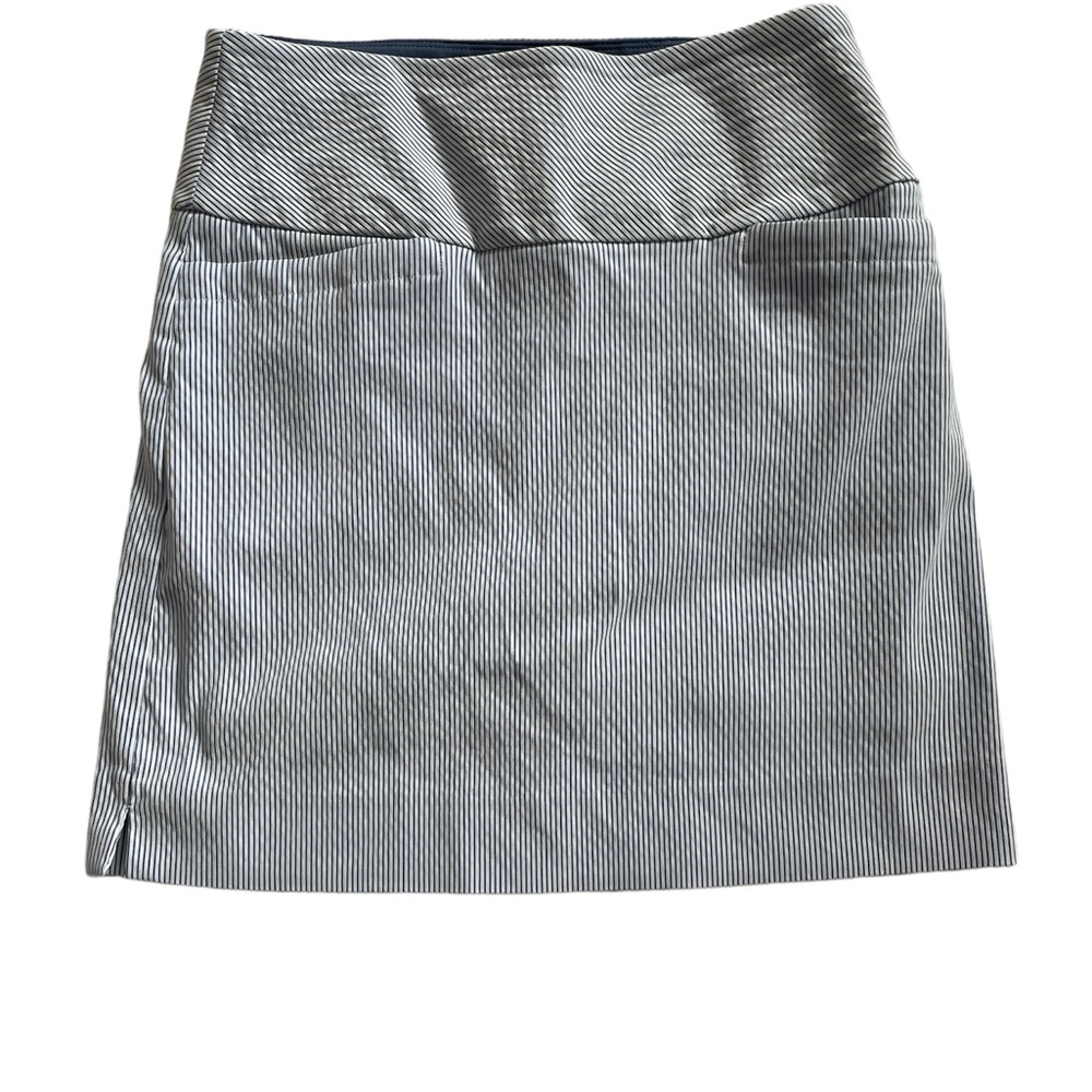 S.C. & CO Blue & White Pinstriped Skort With Tummy Control & POCKETS EUC